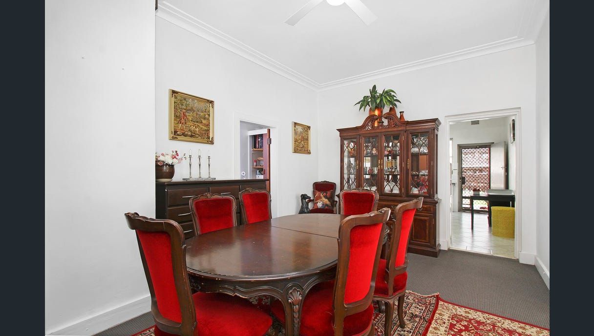 6 beach st dining room