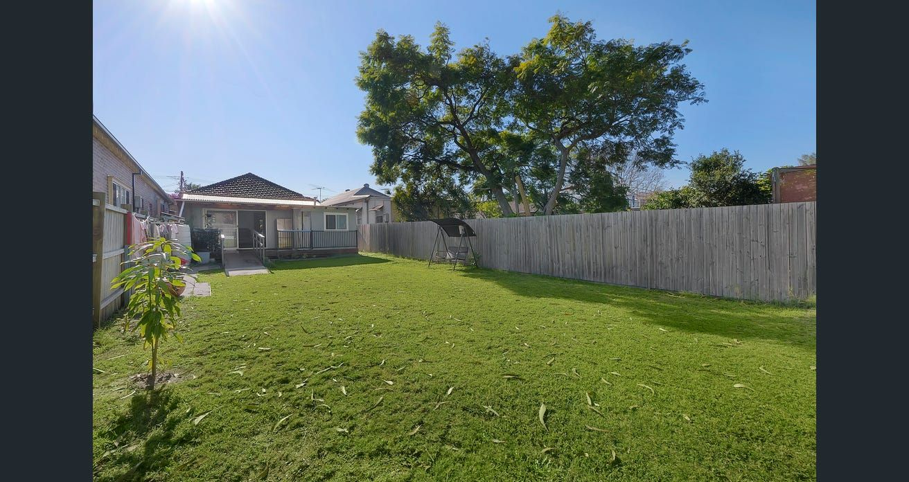94 High Street Back yard