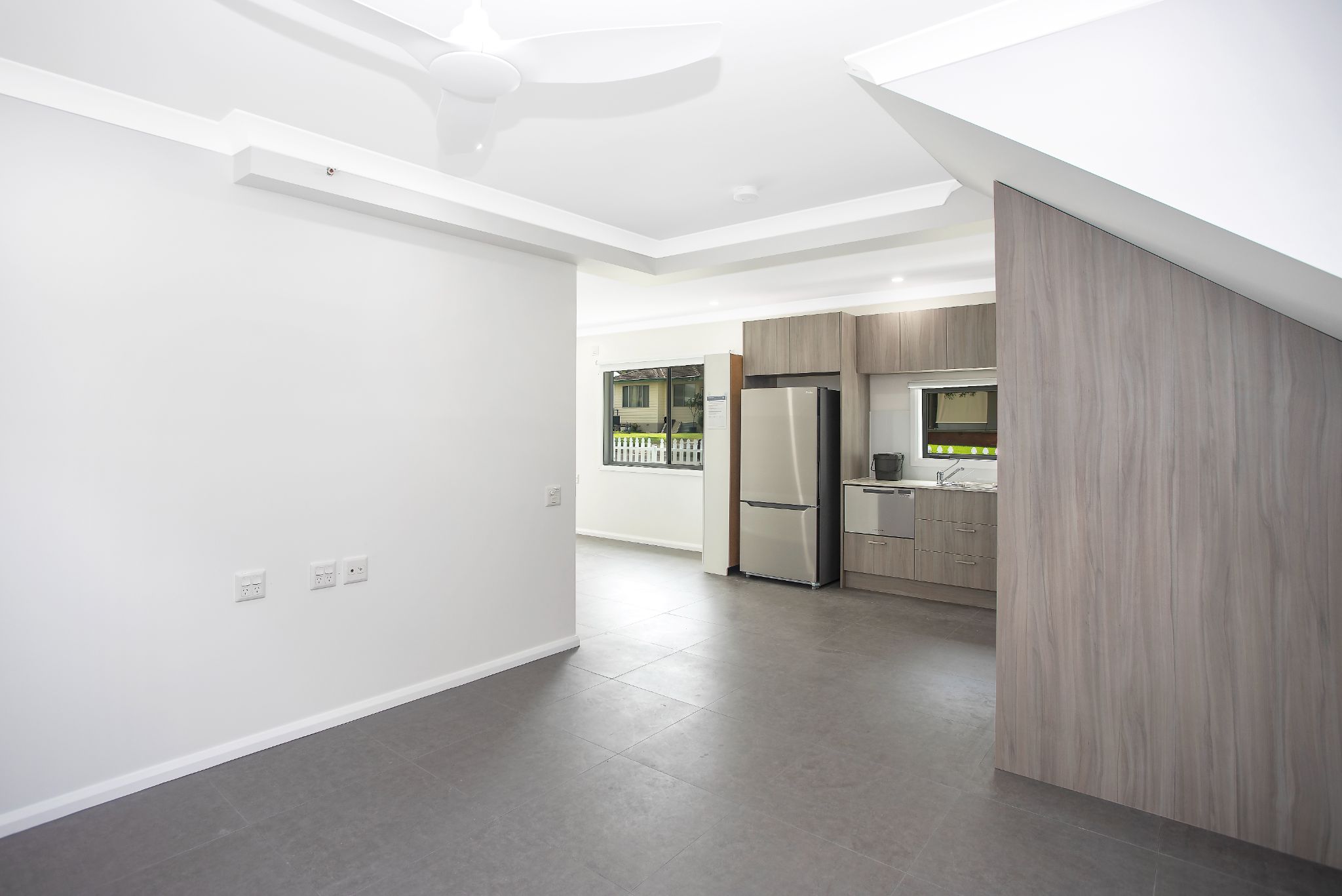 005 Open2view_ID811880-697A_Main_Road