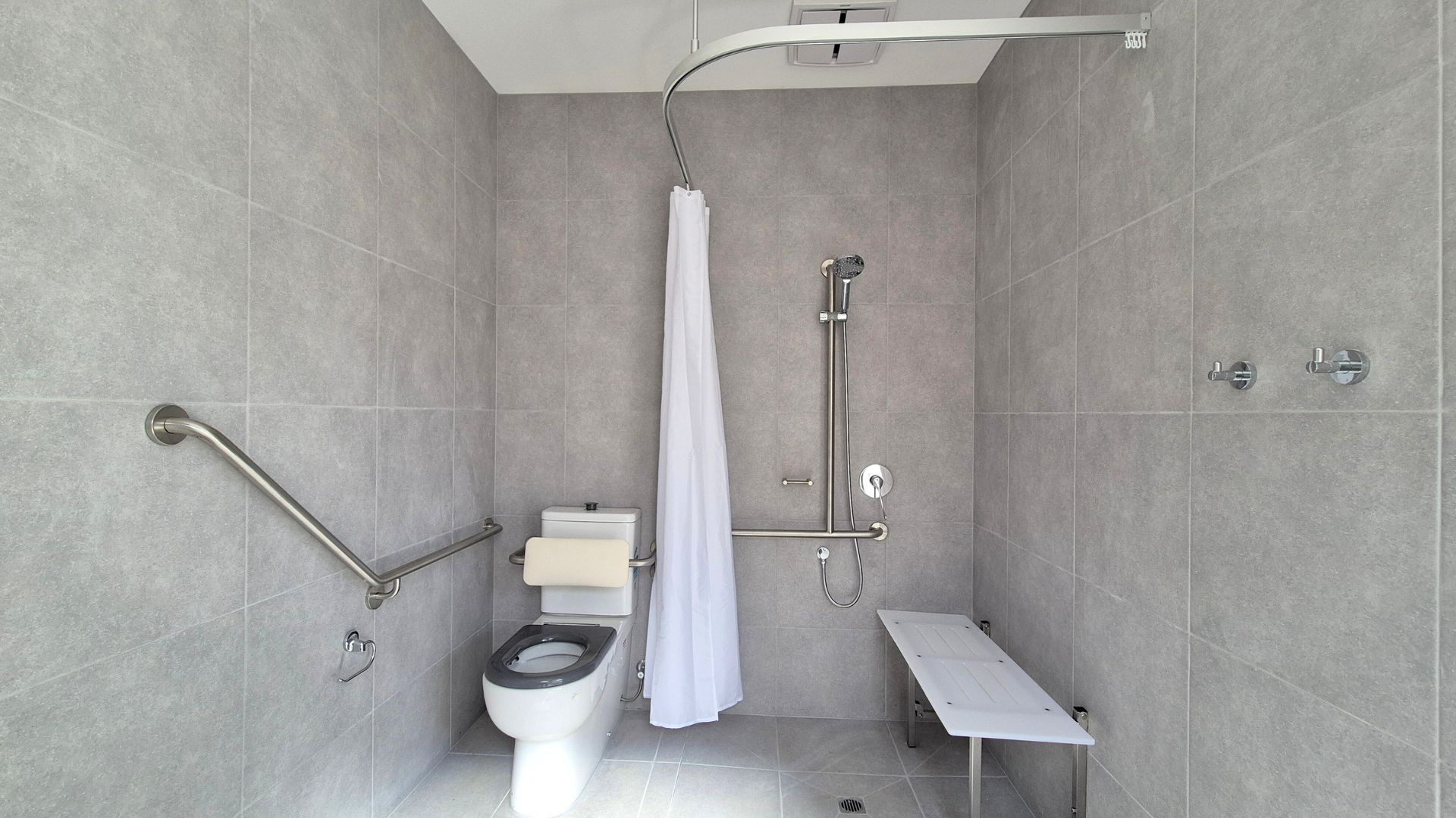 Clyde North   Ensuite 1 - image 2 reduced