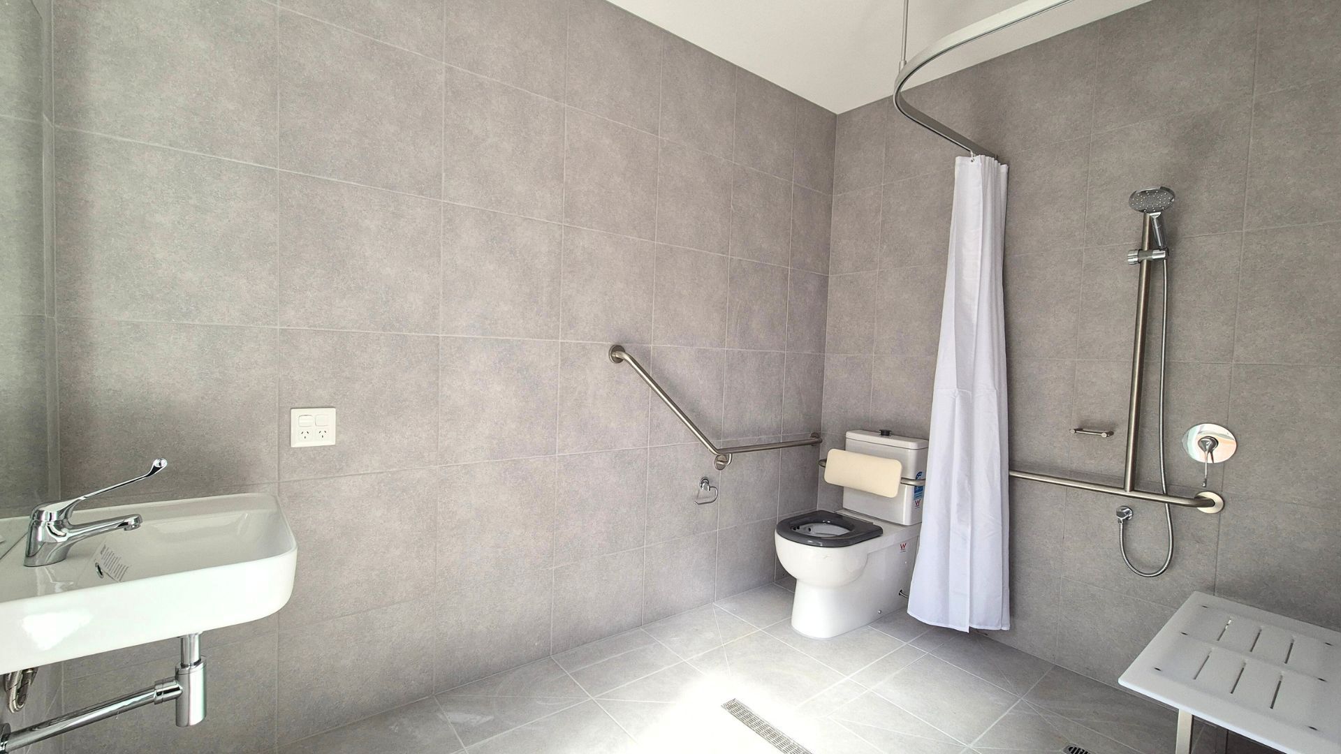 Clyde North   Ensuite 1 reduced