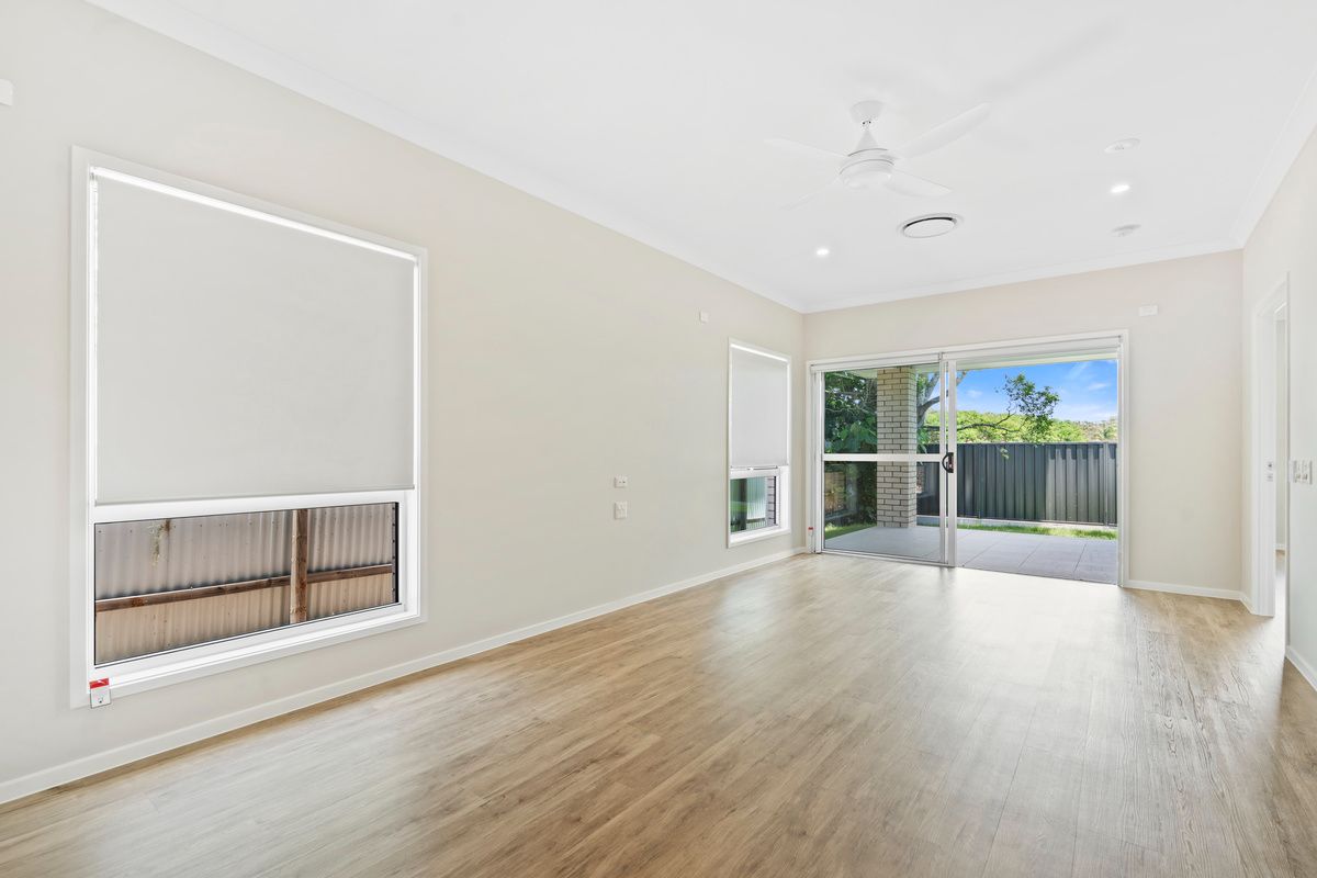 PROFESSIONAL PHOTO   LOW RES 8