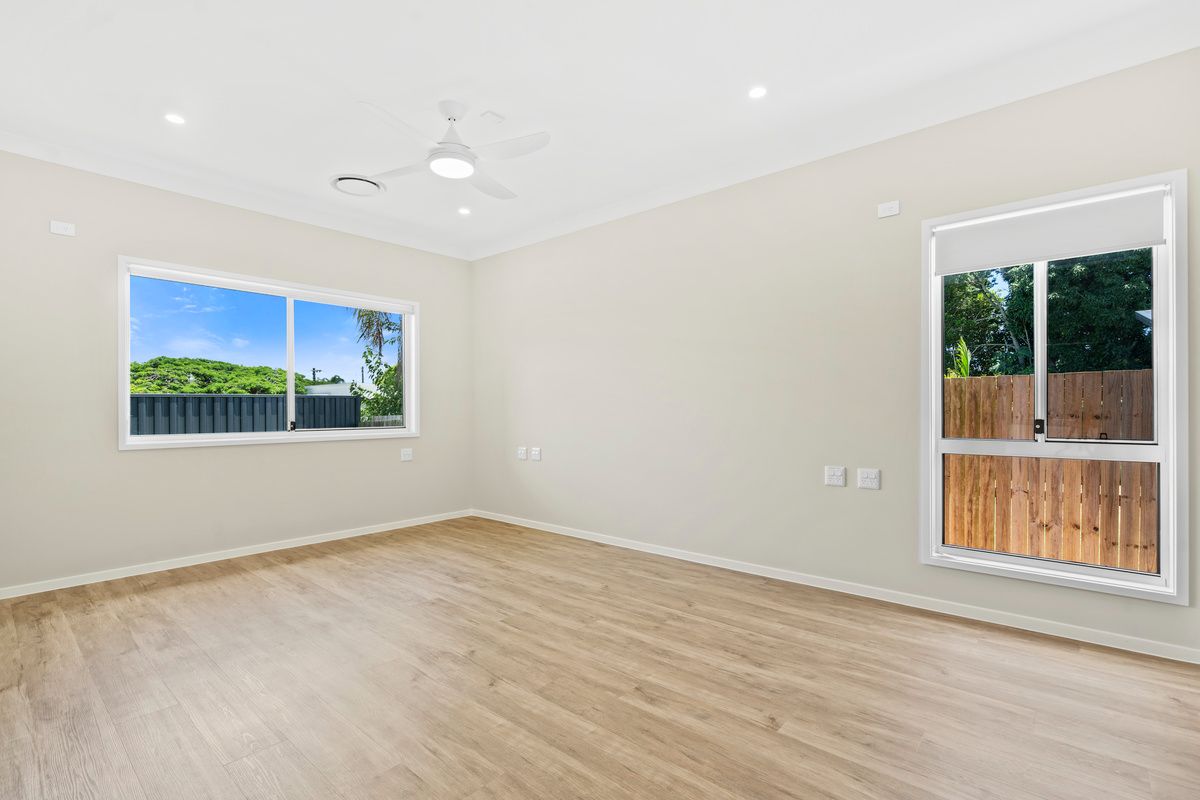 PROFESSIONAL PHOTO   LOW RES 10