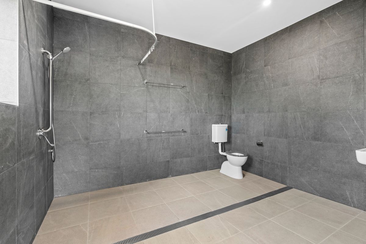 PROFESSIONAL PHOTO   LOW RES 11