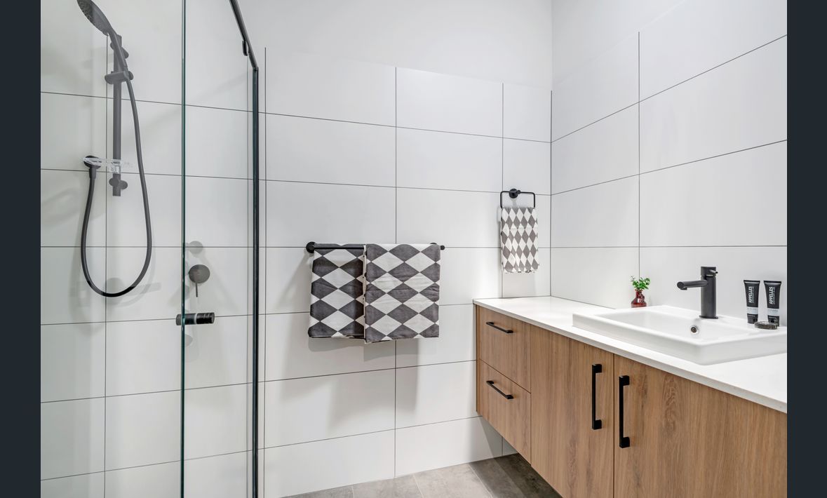 7 Elm Grove Oaklands Park Bathroom 1