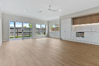 PROFESSIONAL PHOTO   LOW RES 7