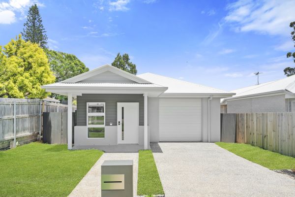 PROFESSIONAL PHOTO   LOW RES 1