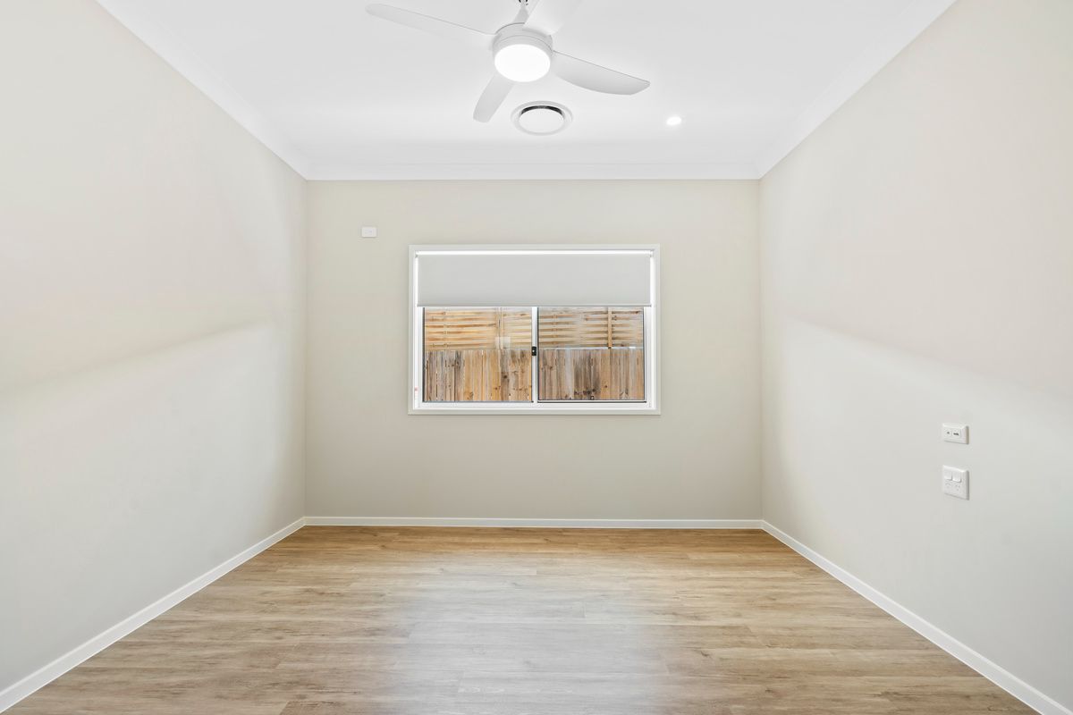 PROFESSIONAL PHOTO   LOW RES 4