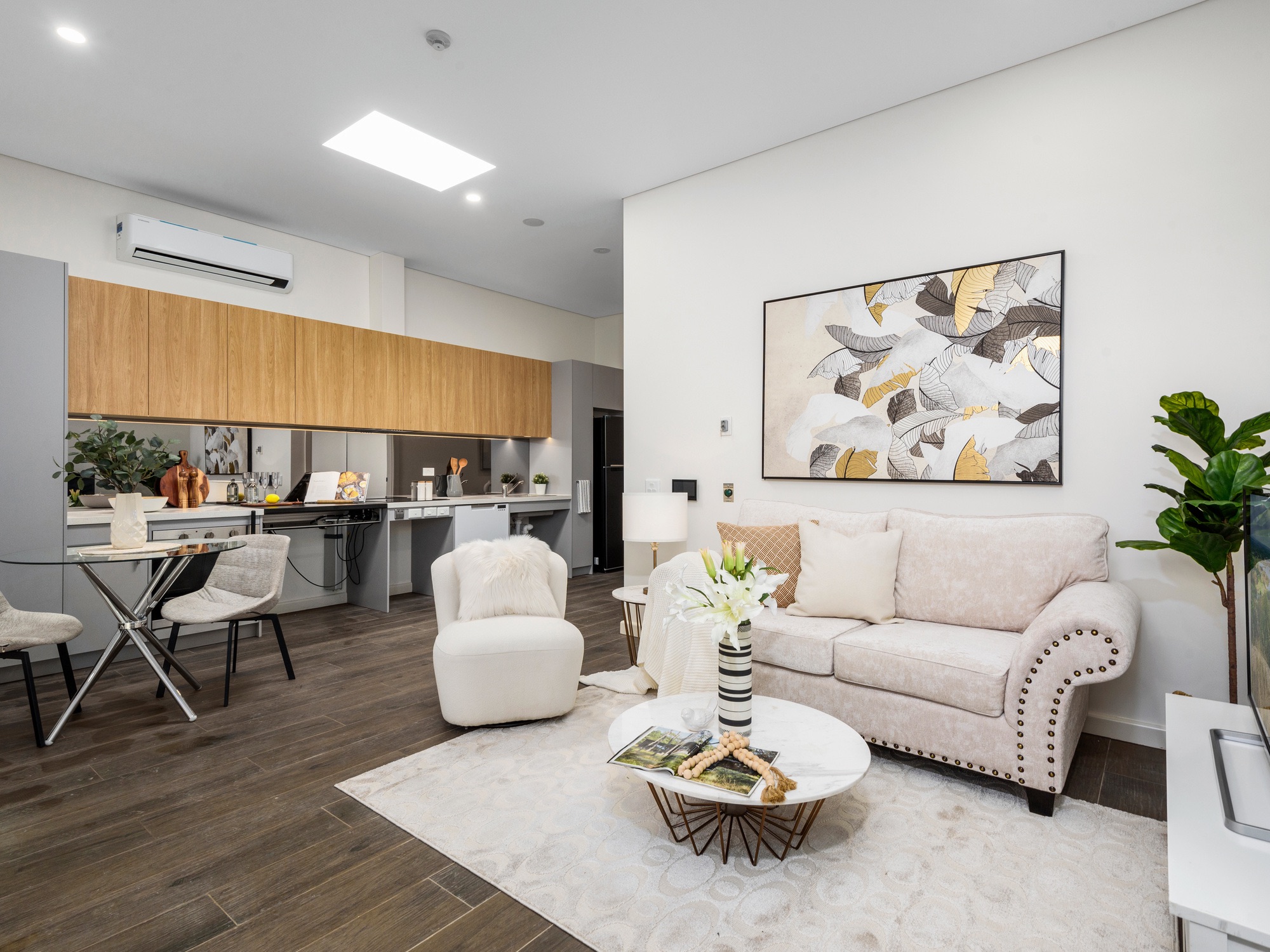 013 Open2view_ID797306-78_Newton_Road