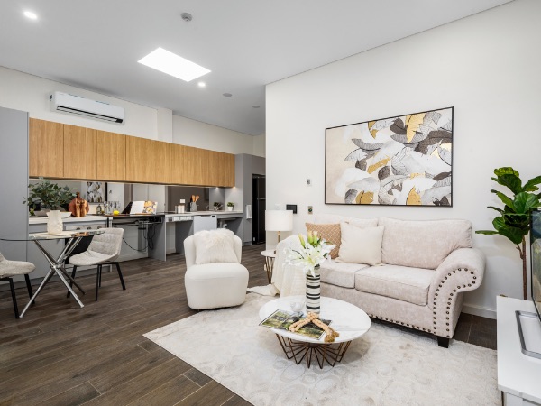 013 Open2view_ID797306-78_Newton_Road