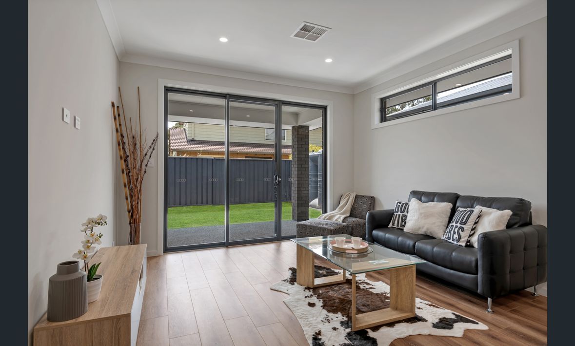 7 Elm Grove Oaklands Park lounge