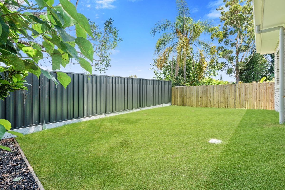 PROFESSIONAL PHOTO   LOW RES 13