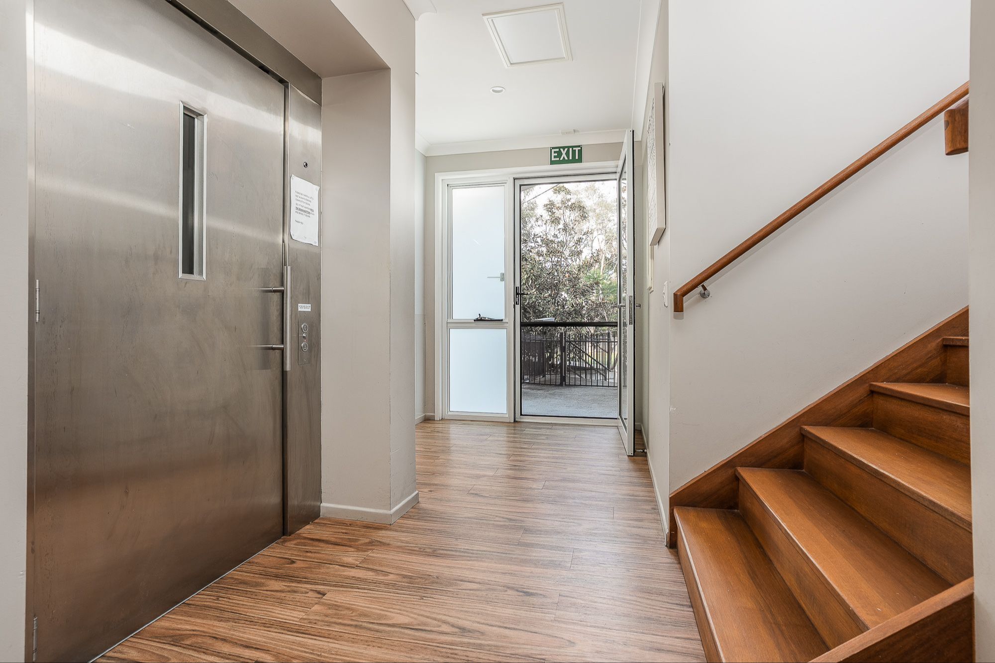 Windsor entry and lift