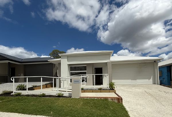 8 Charleston Heathwood facade