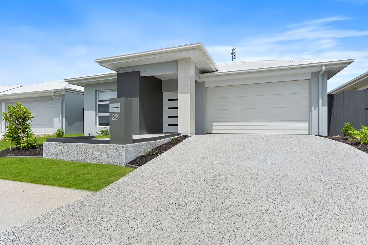 PROFESSIONAL PHOTO   LOW RES 15