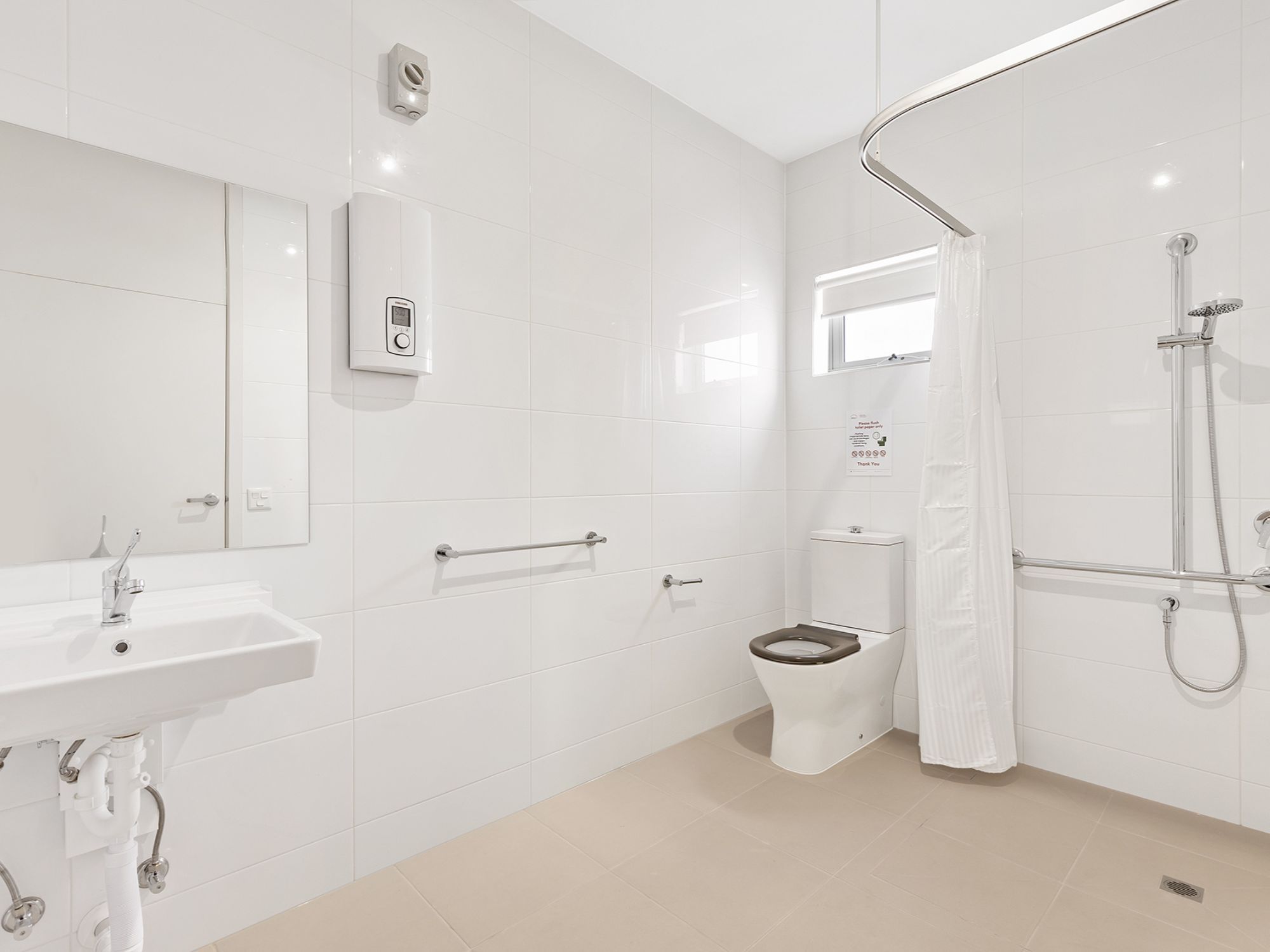 Fidge   Ensuite 1 LR No Logo (1)