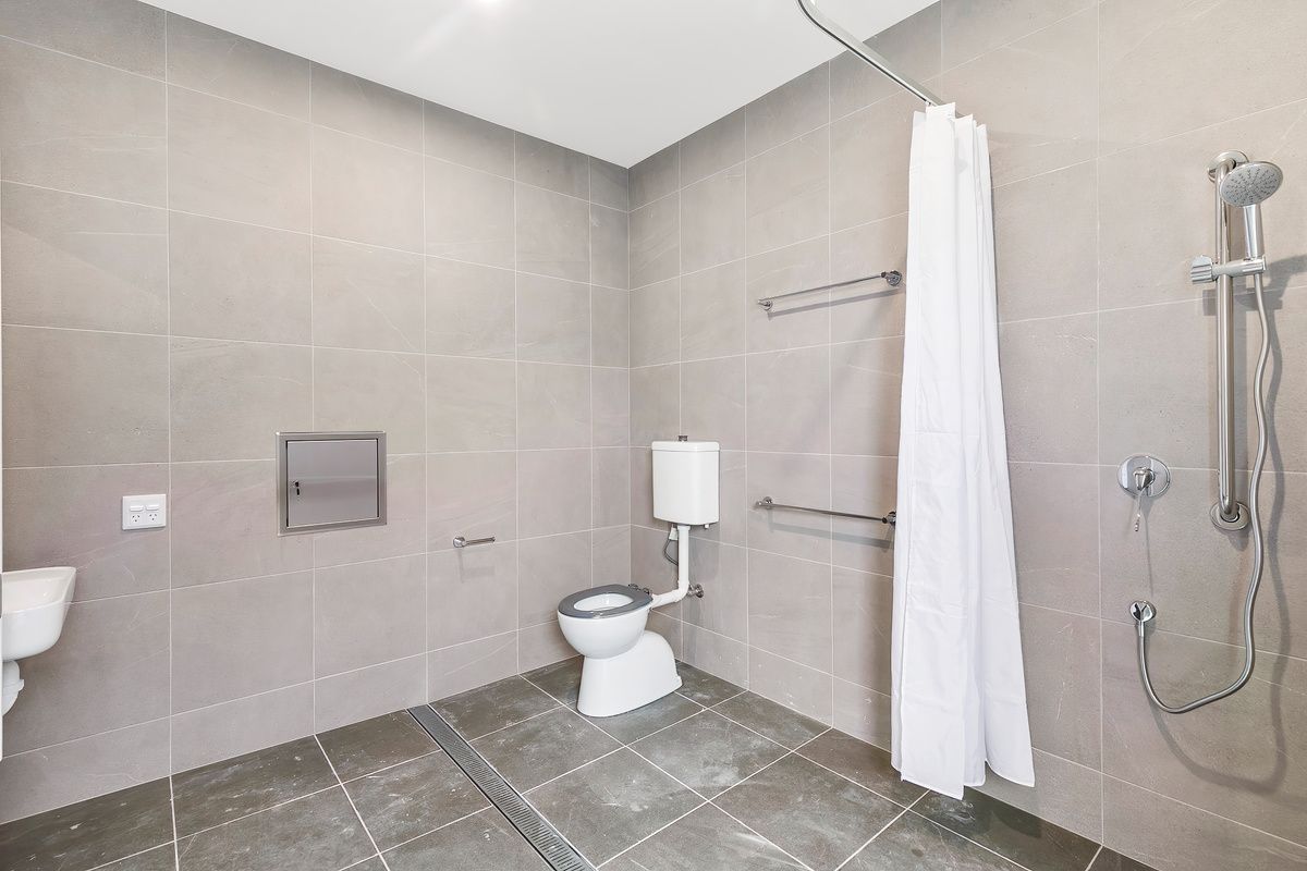 PROFESSIONAL PHOTO   LOW RES 7