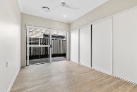 PROFESSIONAL PHOTO   LOW RES 10