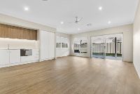 PROFESSIONAL PHOTO   LOW RES 17