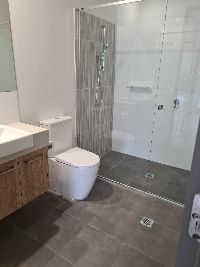 Bathroom  IL) - U2-4 Neridah St