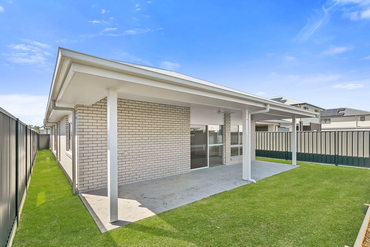 PROFESSIONAL PHOTO   LOW RES 4