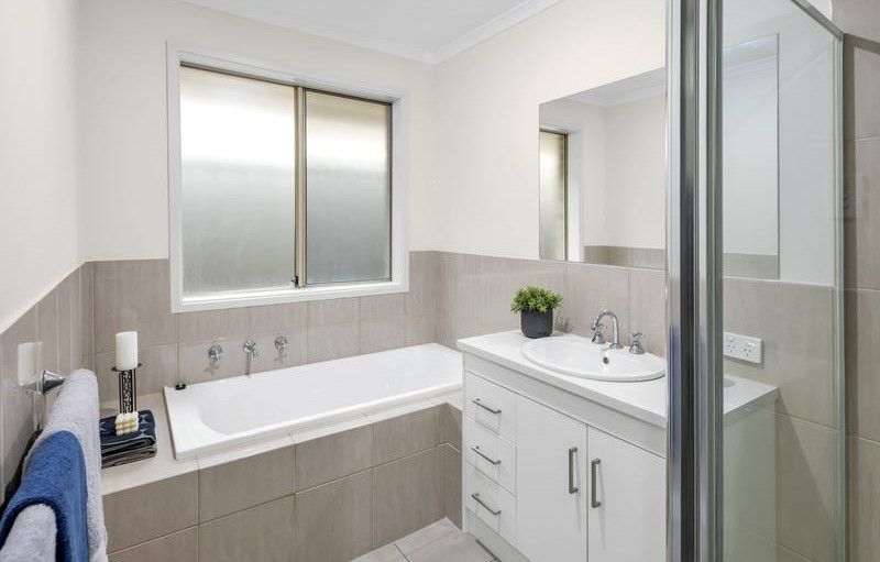 bathroom 2 Aberfoyle Park