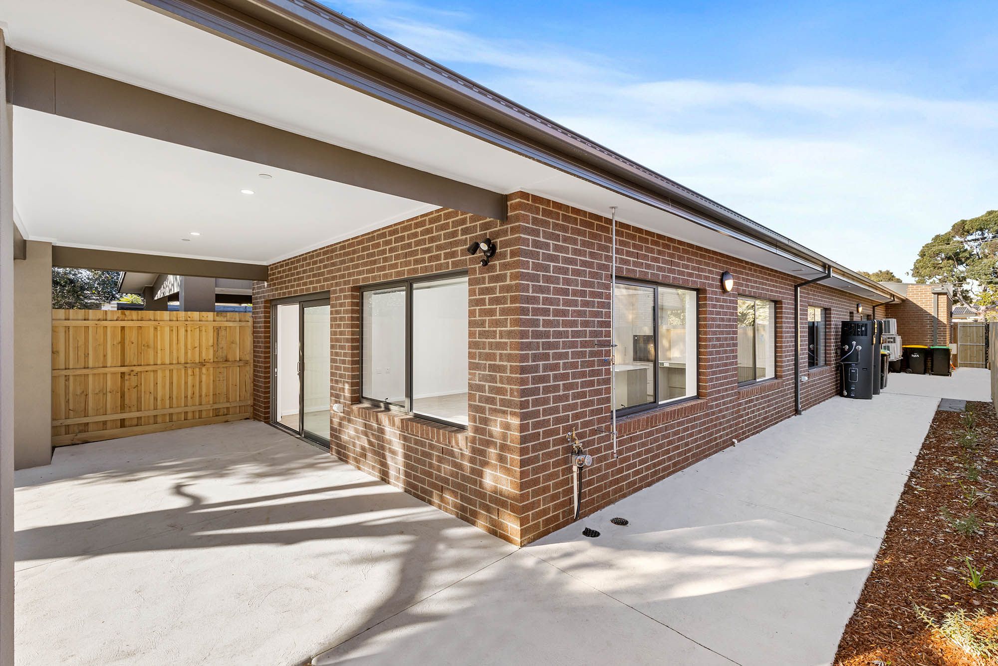 Rowans   Alfresco and Side Path LR No Logo