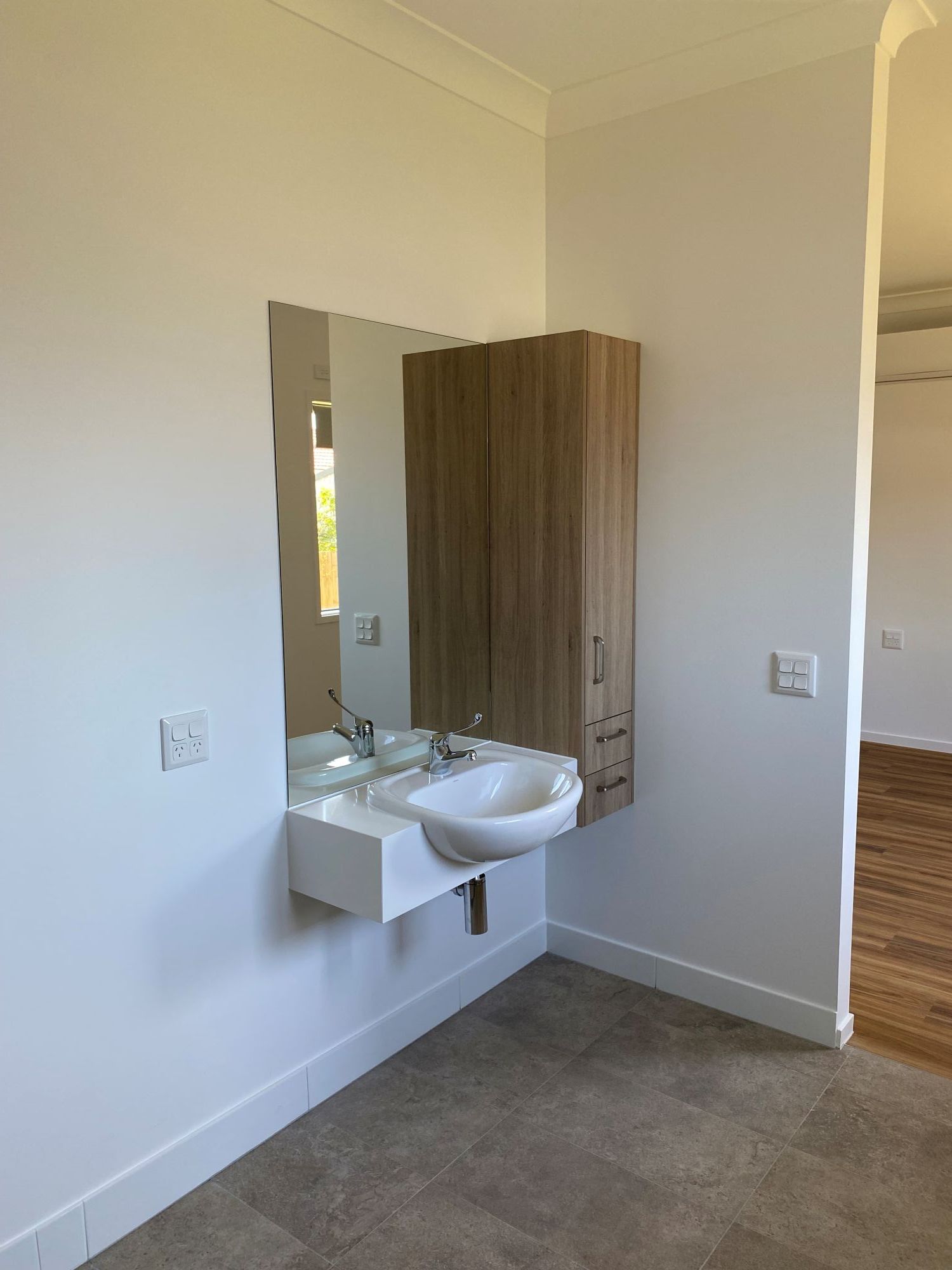 Cutbush ensuite 2