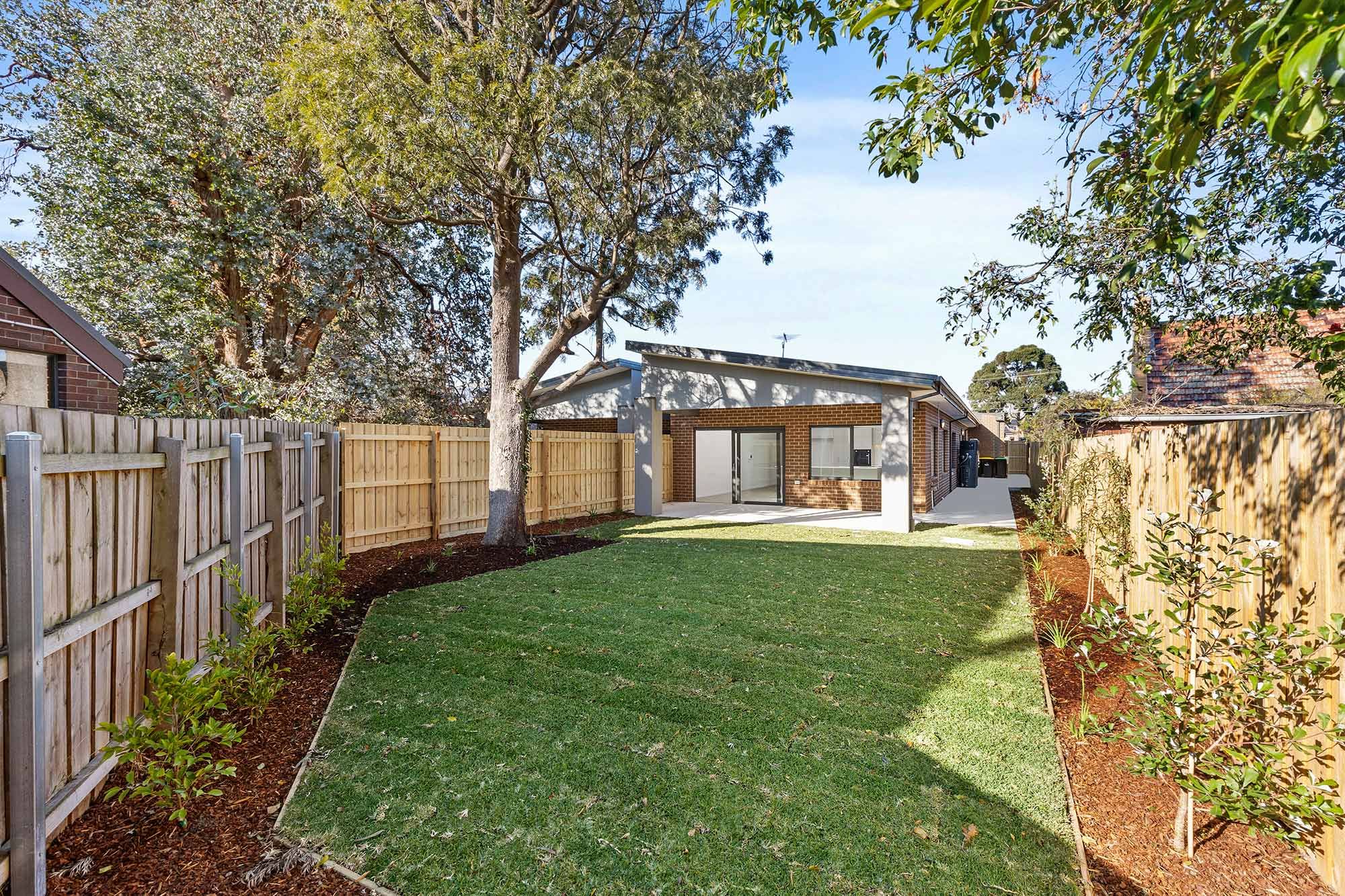 Rowans   Backyard 1 LR No Logo