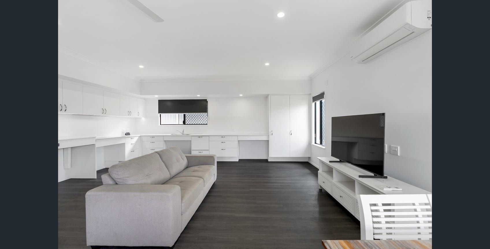 20 Deck lounge