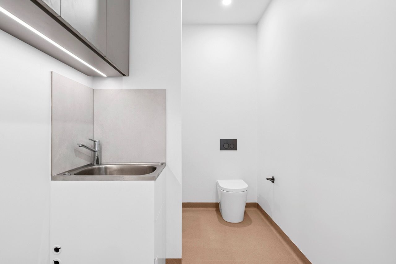 1744235580874 bwrm-09 Large