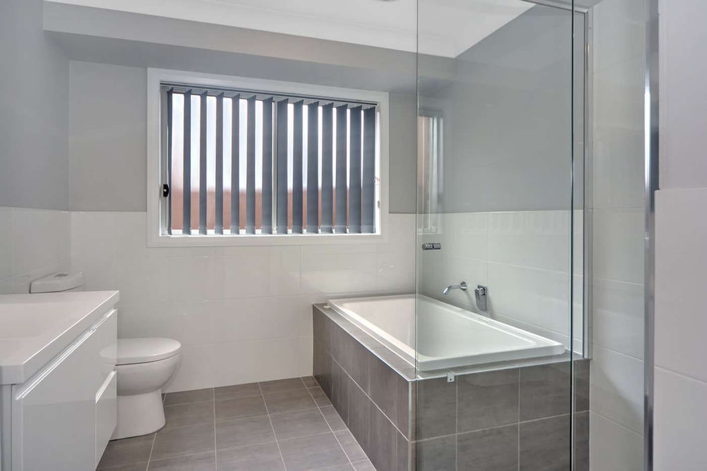 1 9 Salisbury - bathroom