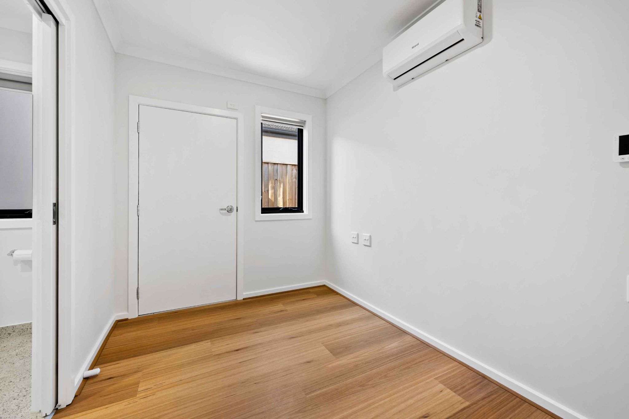 004 Open2view_ID862029-11_Ballad_Street_4_11zon