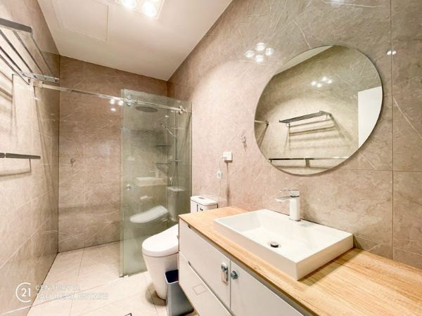 Back house BATHROOM MAIN