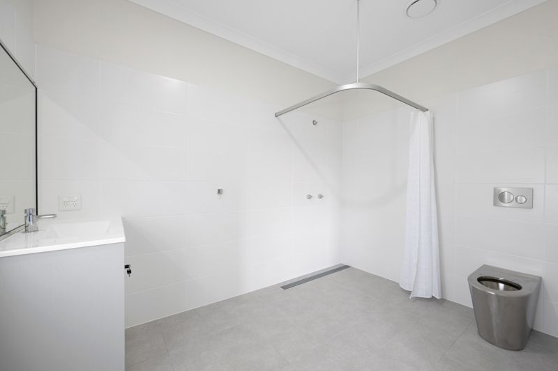 10   Chenoweth Dve 39 - Ensuite 2