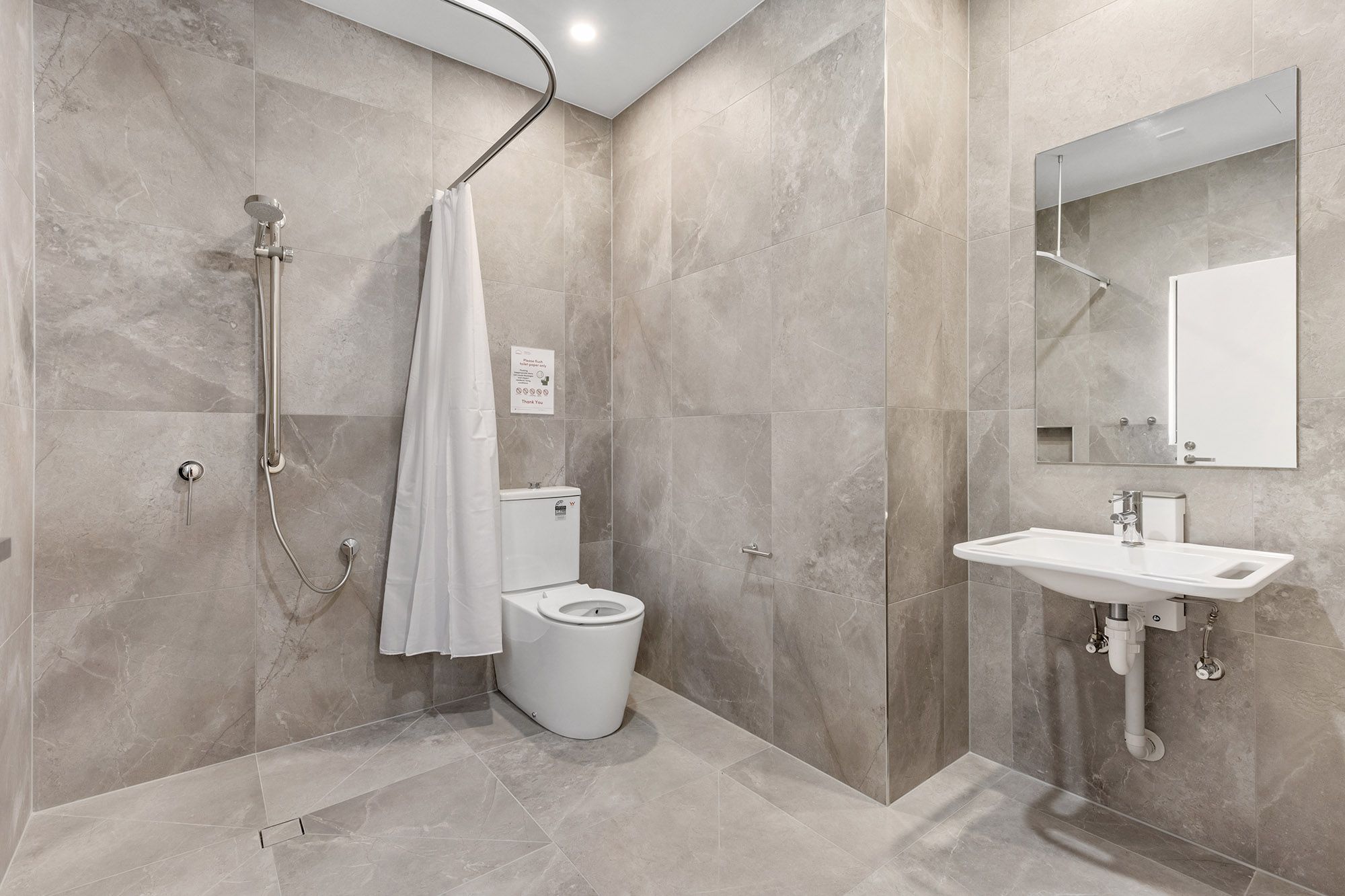 Rowans   Ensuite LR No Logo