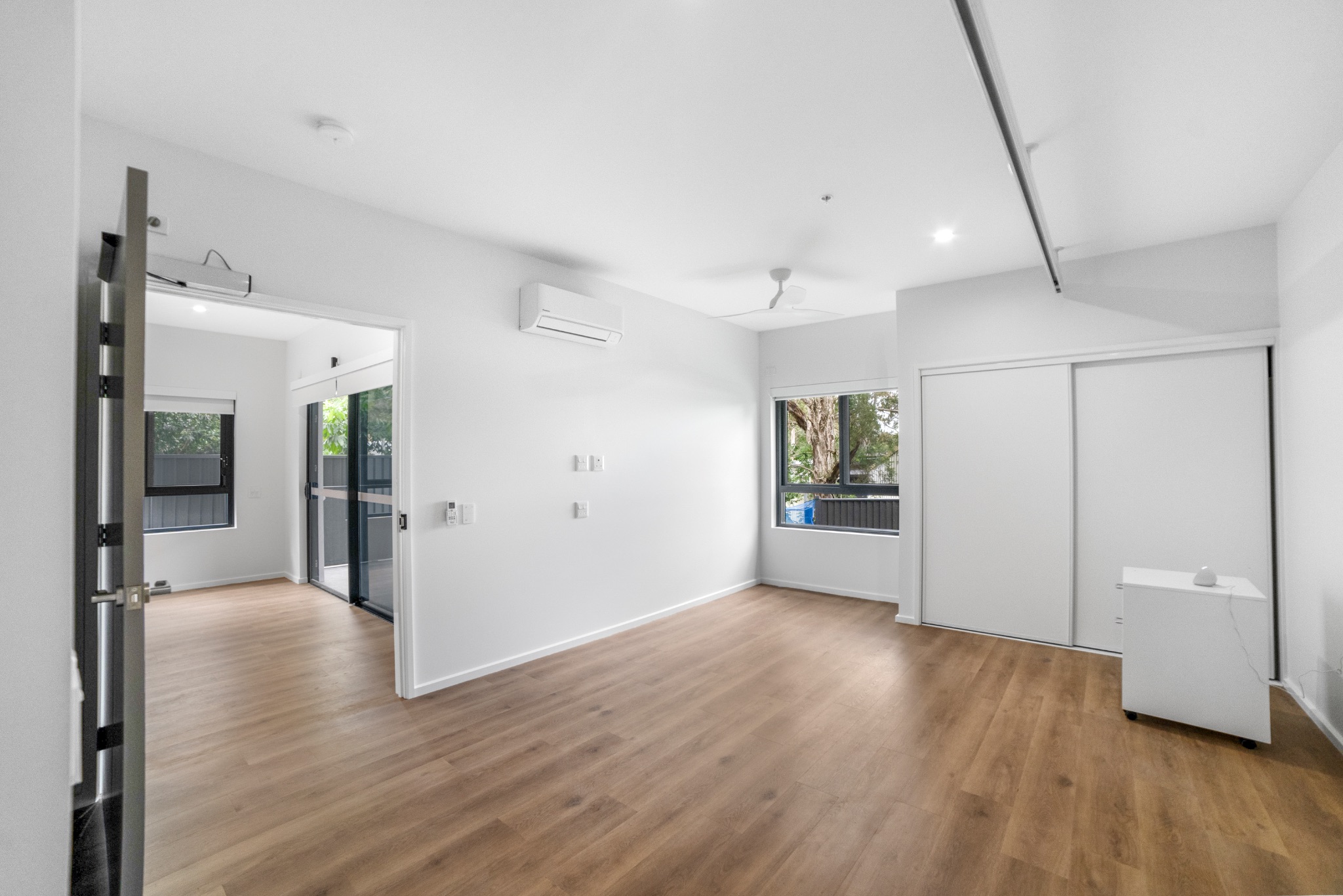 69 Cinderella Drive  Springwood-32