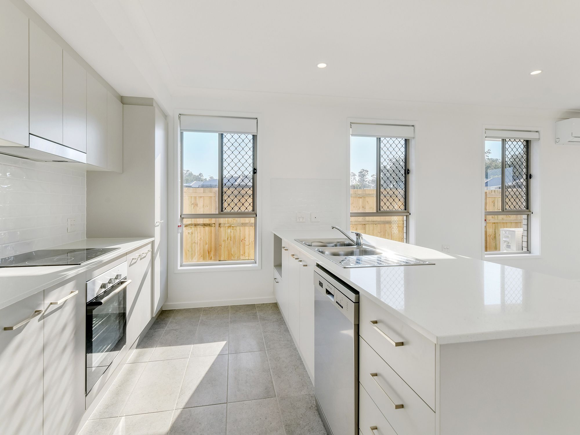 2   Alexander Pl 22 - Kitchen