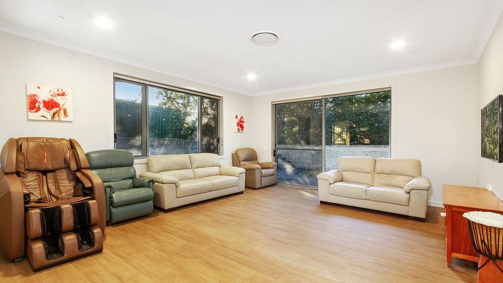 Mort St Blacktown lounge