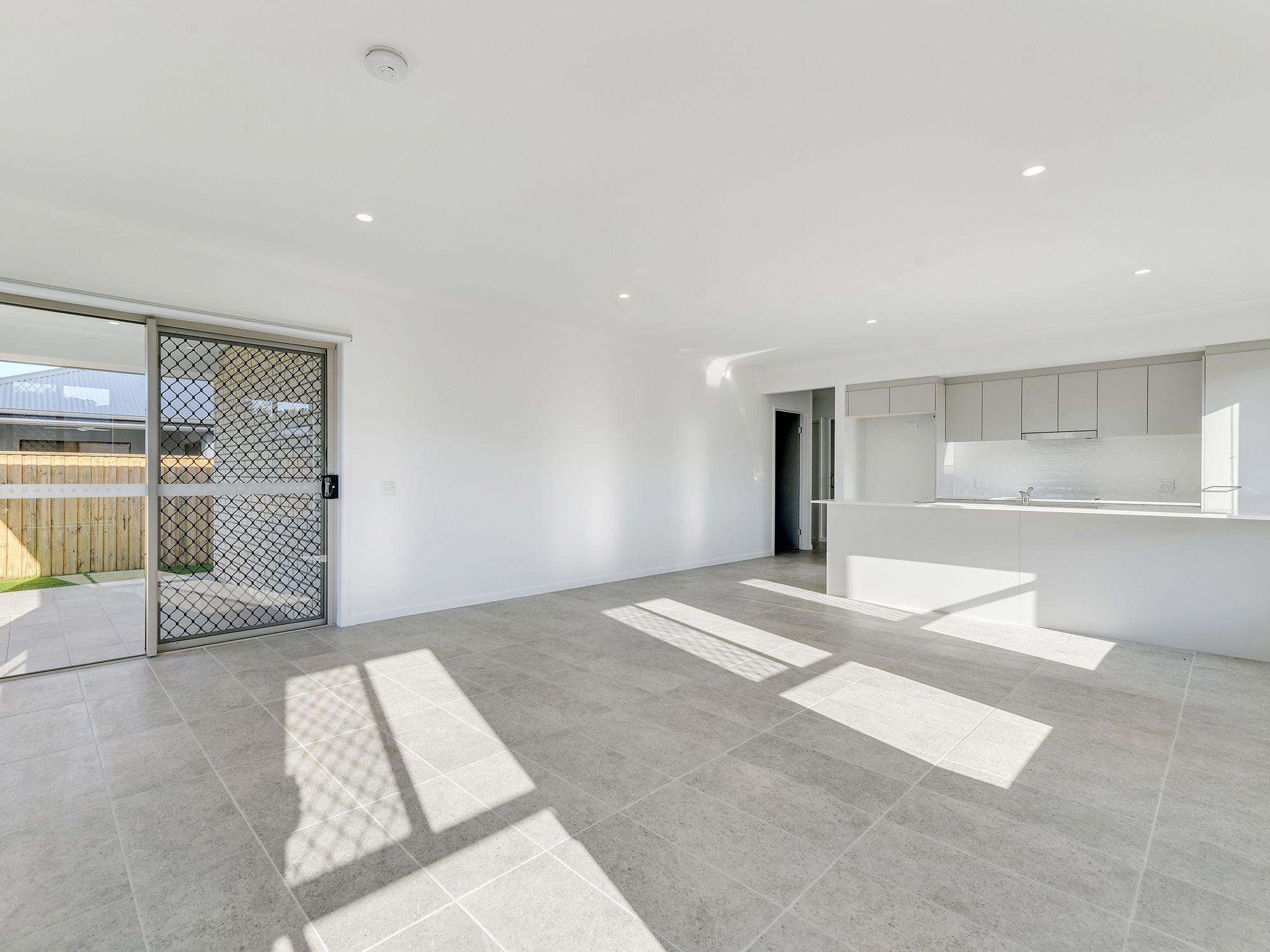 13   Alexander Pl 22 - Family Dining to Patio