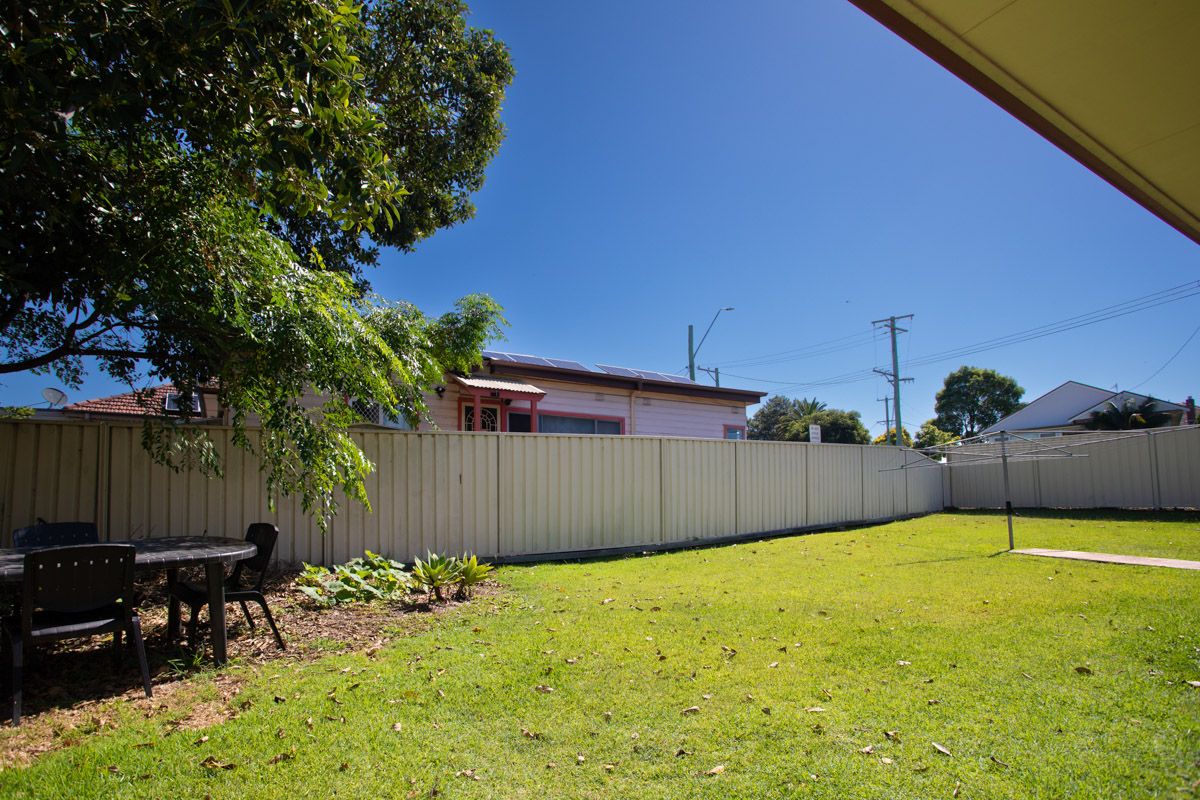 SIL013 LR-WARATAH1-backyard2