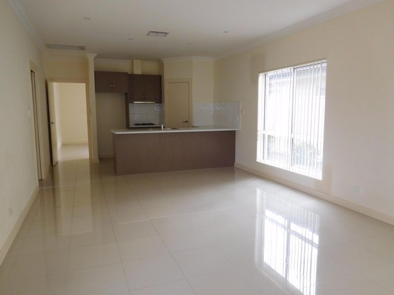 2b Vardon Street  living and dinning