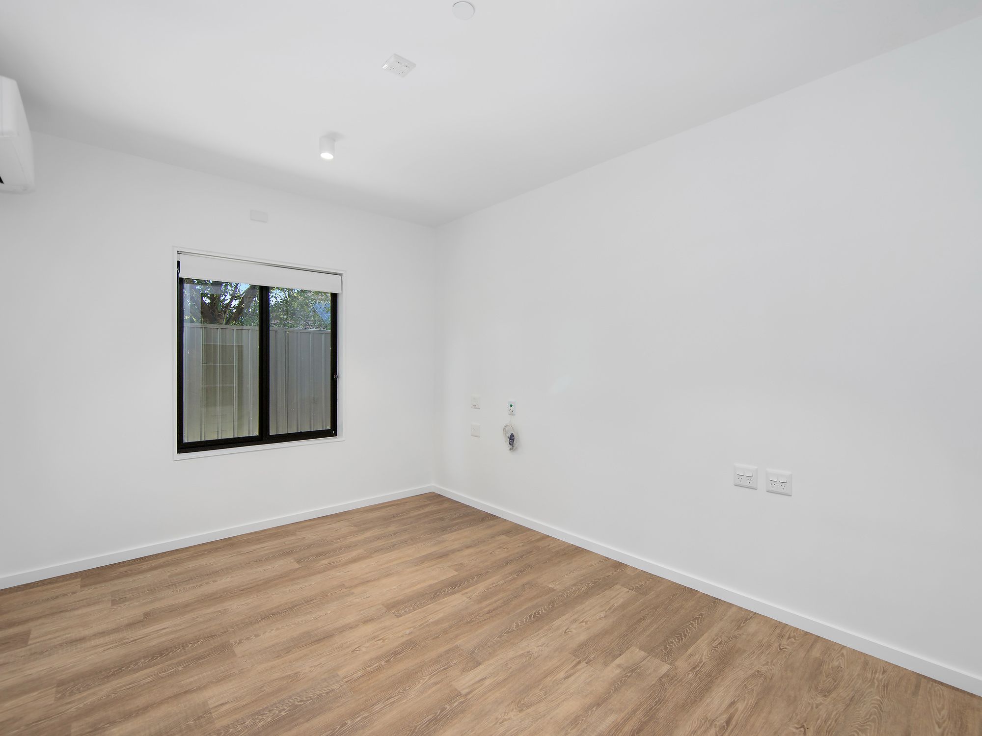 005 Open2view_ID879397-15_Lawson_Street