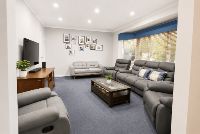 Lounge  C)