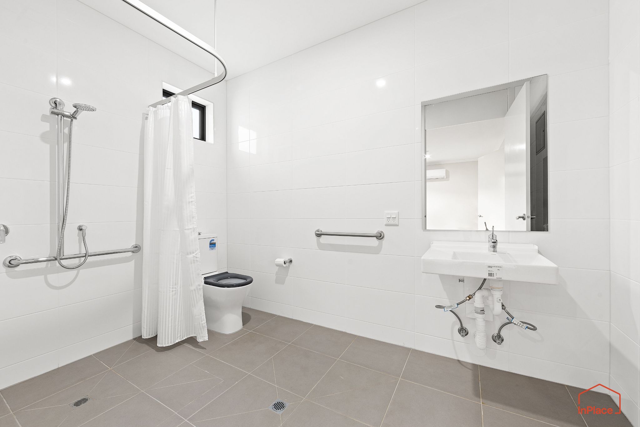 Childers   Ensuite 1 HR with Logo