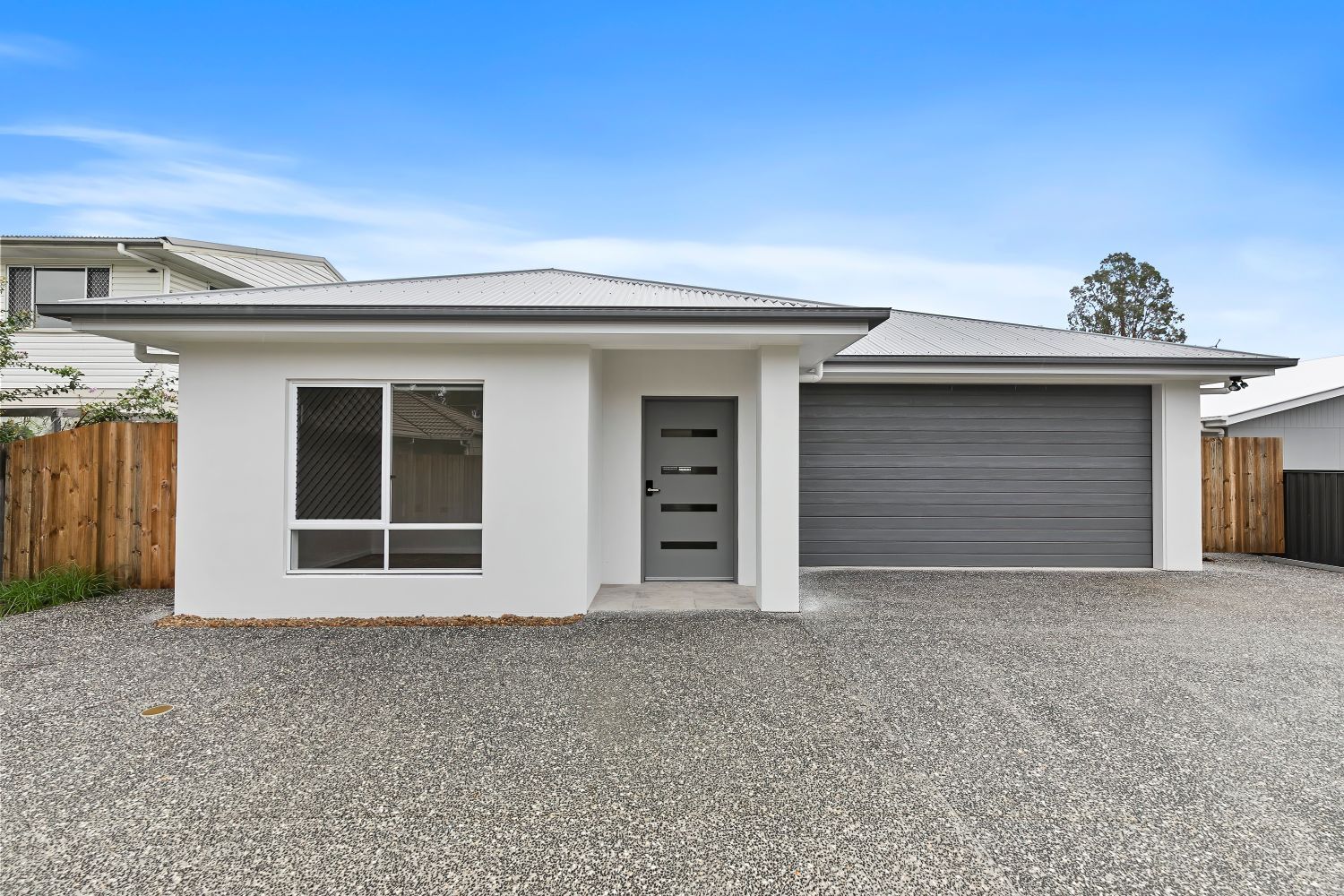 010 Open2view_ID940985-83_Queenstown_Avenue