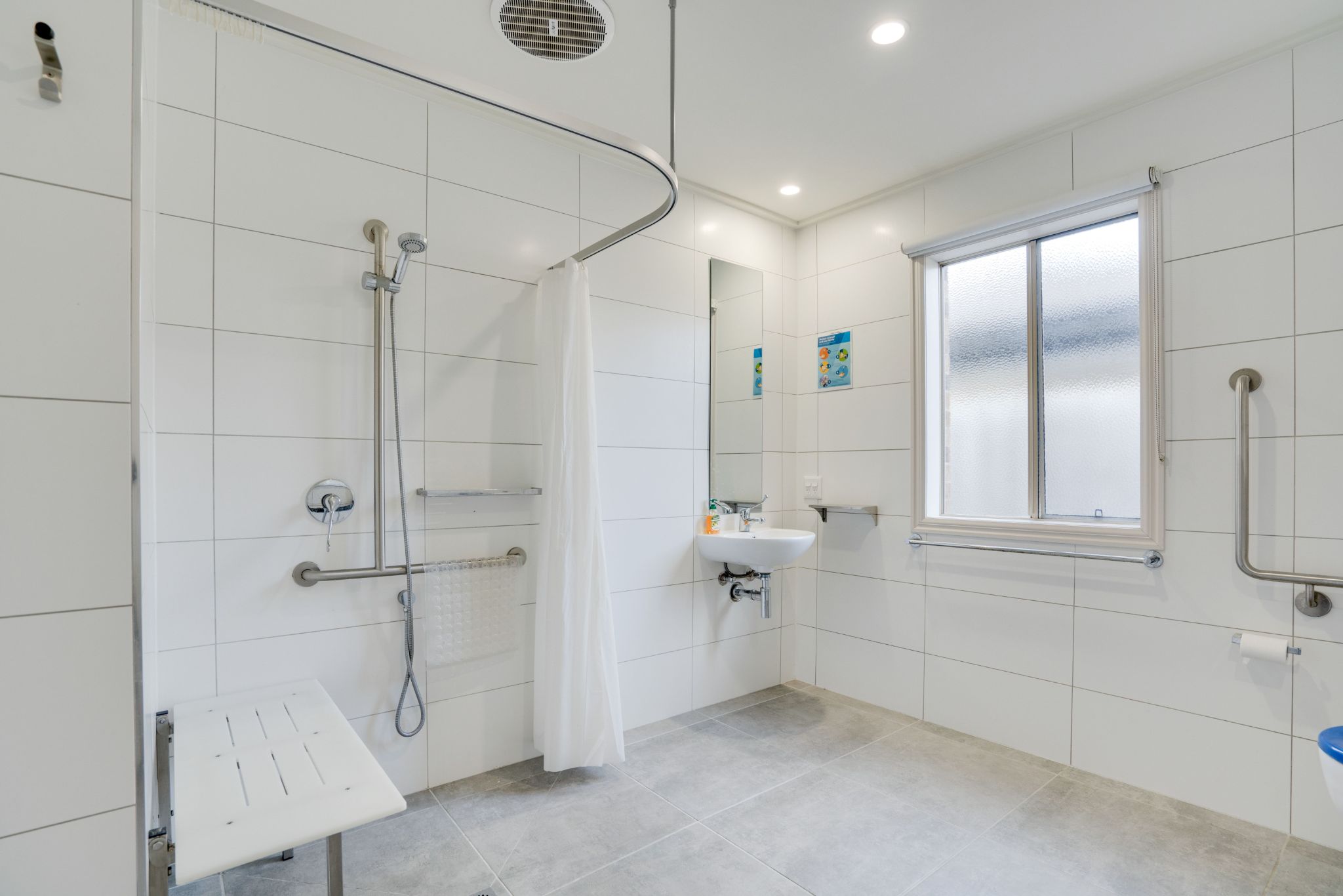 2  DISABILITY BATHROOM IMAGE 1