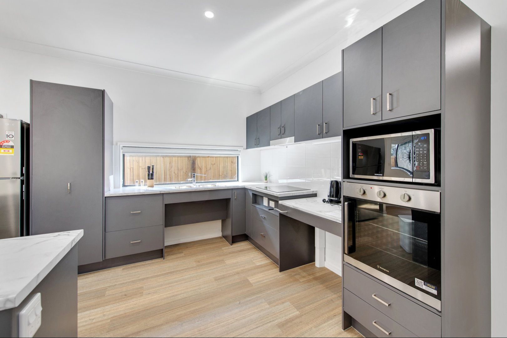 2   Larsen St 20 - Kitchen