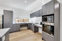 2   Larsen St 20 - Kitchen