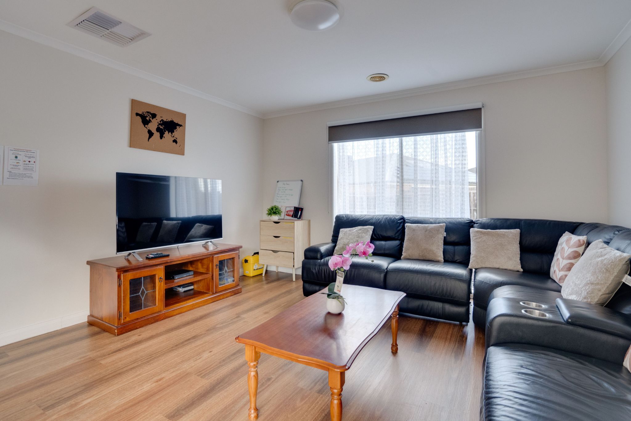 5  SPACIOUS LOUNGE IMAGE 1